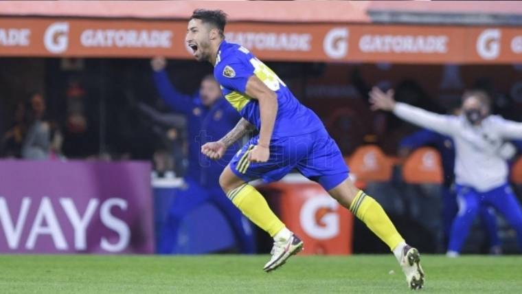  Varela festeja su tanto decisivo para meter a Boca en octavos.