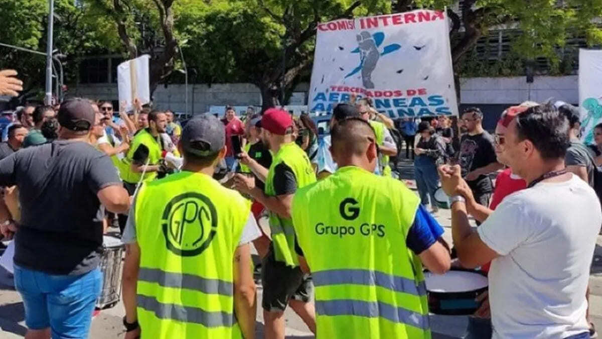 Corte en el Aeroparque: reclaman por el despido de 40 empleados de Aerolíneas Argentinas